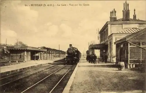 Ak Houdan Seine-et-Oise Yvelines, Bahnhof, Blick auf die Kais