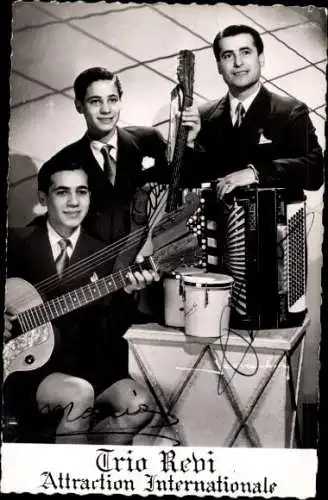 Ak Schauspieler und Sänger Trio Rebi, Portrait, Autogramm, Gitarre, Akkordeon