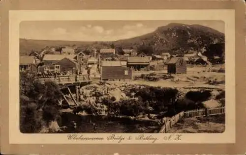Ak Whakarewarewa Rotorua Neuseeland, Brücke und Baden