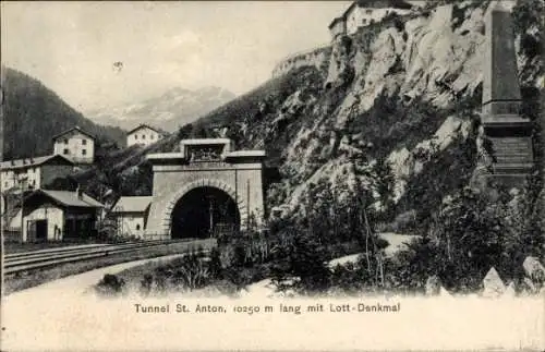 Ak St. Anton am Arlberg Tirol, Tunnel mit Lott Denkmal, Berge