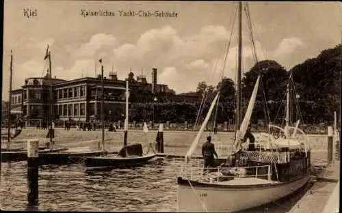 Ak Kiel, kaiserliches Yacht-Club-Gebäude, Boot