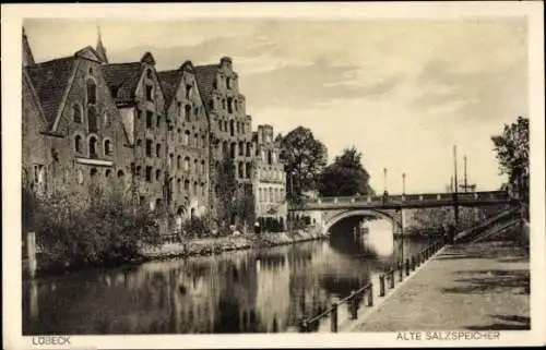 Ak Hansestadt Lübeck, Alte Salzspeicher, Brücke
