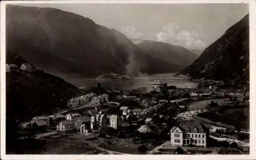 Ak Odda Norwegen, Hardangerfjord, Gesamtansicht, Dampfer