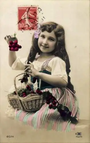 Ak Mädchen-Porträt, Früchte, Kirschen, Korb, Tracht