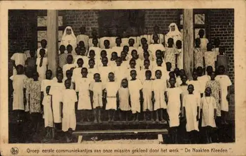 Ak Groep eerste communiekantjes van onze missien gekleed door het werk De Naakten Kleeden