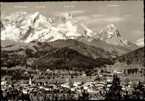 Ak Krün in Oberbayern, Totalansicht, Zugspitzgruppe