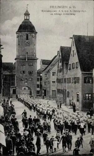 Ak Dillingen an der Donau, Kirchenparade zum Königsgeburtstag, k. bayr. 8. Chevlg. Regt.