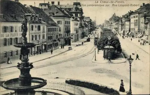 Ak La Chaux de Fonds Kanton Neuenburg, Leopold Robert Straße, Brunnen