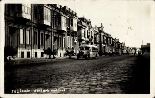 Ak Izmir Türkei, Bus in Fahrt