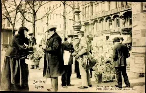 Ak Berlin Mitte, Berliner Stadttypen, Zeitungsverkäufer, Stand, Dame und Herren