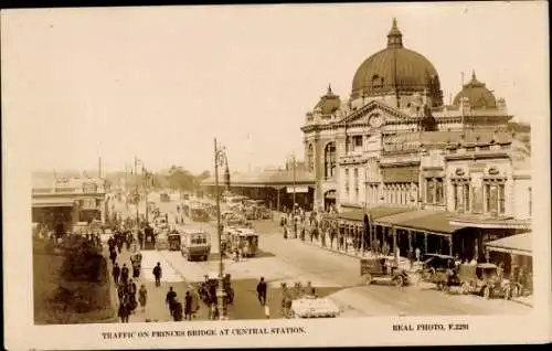 Ak Melbourne Australien, Verkehr auf der Princes Bridge, Hauptbahnhof