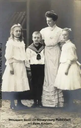 Ak Prinzessin Sizzo von Schwarzburg-Rudolstadt, Alexandra von Anhalt, mit ihren Kindern