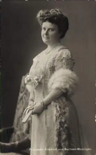 Ak Prinzessin Friedrich von Sachsen Meiningen, Adelheid zur Lippe Biesterfeld, Kleid, Pelz, Fächer