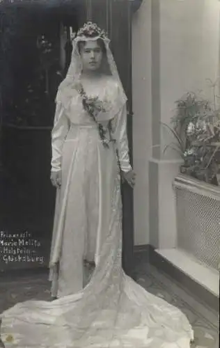 Foto Ak Prinzessin Marie Melita von Holstein Glücksburg, Standportrait, Brautkleid