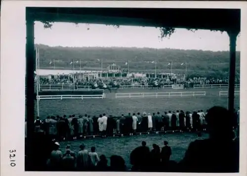 Foto Pferderennen, Rennbahn von der Tribüne gesehen, Zuschauer