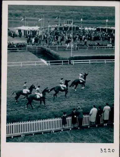 Foto Pferderennen, Rennbahn, Zuschauer