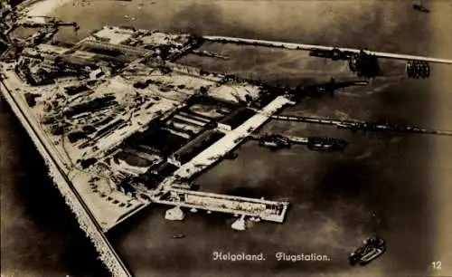 Ak Helgoland, Fliegeraufnahme, Flugstation, Hafen