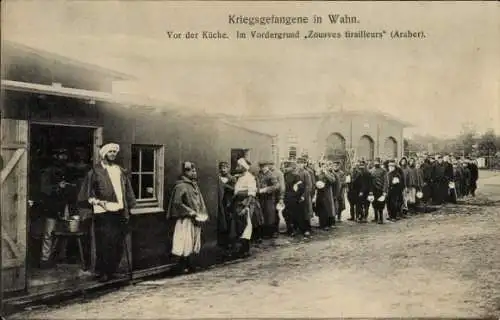 Ak Kriegsgefangene vor der Küche, Zouaves tirailleurs, Araber