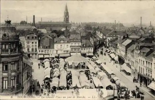 Ak Tourcoing Nord, La Grande Place un jour de Marche