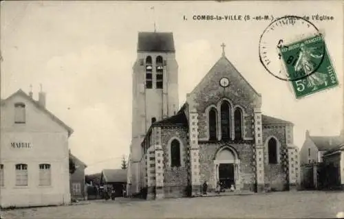 Ak Combs la Ville Seine et Marne, Place de l'Eglise