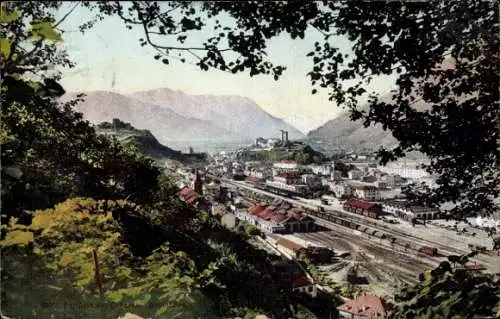 Ak Bellinzona Kanton Tessin, Blick auf die Stadt und den Bahnhof im Vordergrund