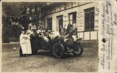 Foto Ak Blauenthal Eibenstock im Erzgebirge, Blauenthaler Wasserfall, Gasthaus, Automobil, Gäste