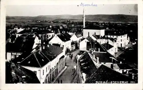 Foto Ak Bihać Bosnien Herzegowina, Luftbild der Stadt mit Moschee