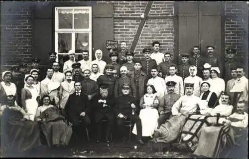 Set von 10 AK Foto Gruppenbild, Krankenschwestern und Ärzte, deutsche Soldaten, Kaiserreich