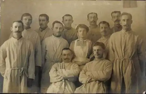 Set von 10 AK Foto Gruppenbild, Krankenschwestern und Ärzte, deutsche Soldaten, Kaiserreich