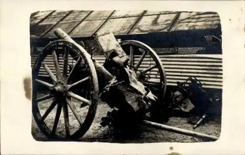 Foto Ak Villers-Faucon Somme, Zerstörtes Geschütz, I WK