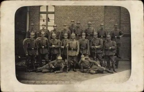 Foto Ak Ostróda Osterode Ostpreußen, Deutsche Soldaten in Uniformen, I WK