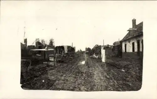 Foto Ak Omiécourt Somme, Straßenpartie, I WK