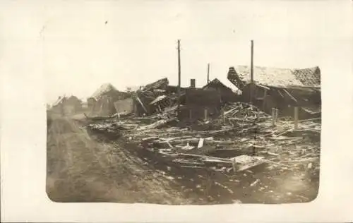 Foto Ak Omiécourt Somme, Straßenpartie, Kriegszerstörungen, I WK