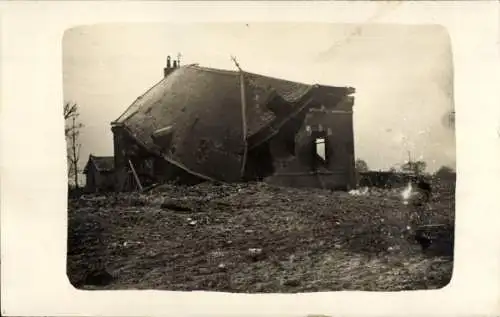 Foto Ak Dreslincourt bei Omiécourt Somme, Straßenpartie, Kriegszerstörungen, I WK