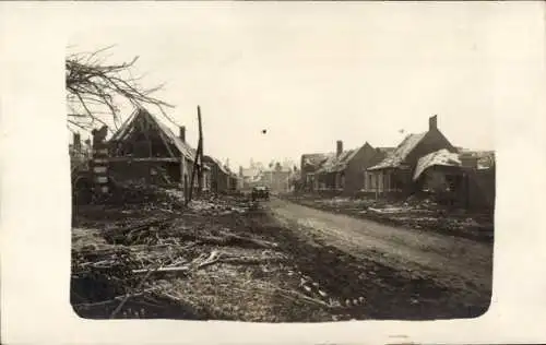 Foto Ak Omiécourt Somme, Straßenpartie, I WK