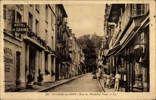 Ak Villers sur Mer Calvados, Rue du Marechal Foch, Hotel du Casino