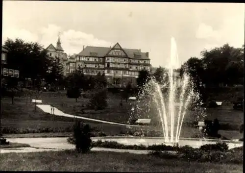 Ak Oberhof im Thüringer Wald, Ernst-Thälmann-Haus, Springbrunnen