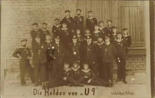 Ak Helden von U9, Marinesoldaten in Uniformen, I. WK