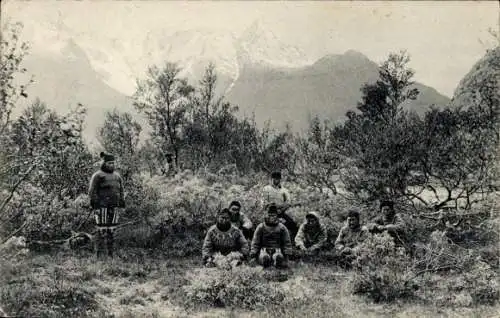 Ak Grönland, Einheimische, Gehölz aus Birken, Erlen und amerikanischem Vogelbeerbaum