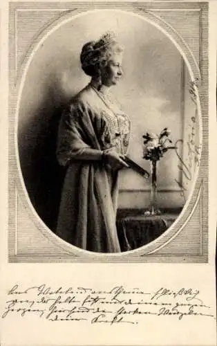 Ak Kaiserin Auguste Viktoria, Standportrait, Perlenkette, Fächer, Vaterländischer Frauenverein