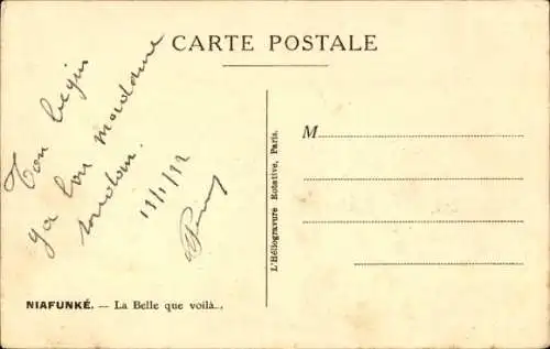 Ak Niafunké Mali, Frau auf einer Bank