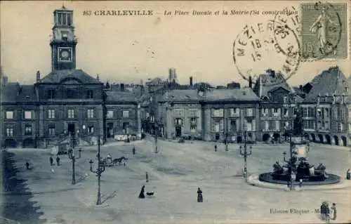 Ak Charleville Mézières Ardennes, La Place Ducale et la Mairie