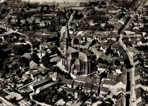 Ak Sankt Tönis Tönisvorst am Niederrhein, Totalansicht, Kirche