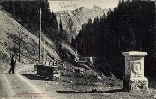 Ak Kanton Uri, Klausenstraße, Grenzstein zwischen Uri und Glarus