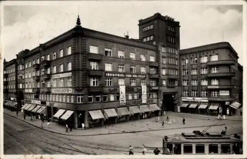 Ak Kunčice Ostrava Ostrau Mährisch Schlesien, Trida, Straßenpartie, Tram, Geschäfte