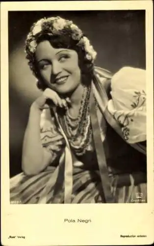 Ak Schauspielerin Pola Negri, Portrait