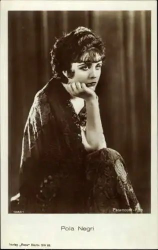 Ak Schauspielerin Pola Negri, Portrait