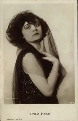 Ak Schauspielerin Pola Negri, Portrait