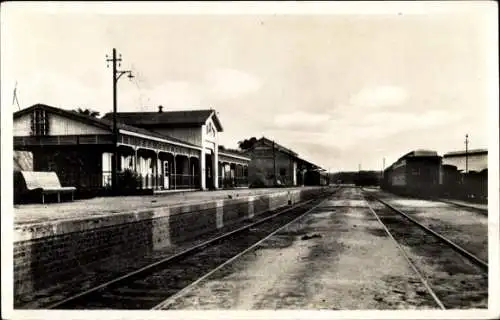 Ak Port Francqui Belgisch Kongo Zaire, Bahnhof, Gleisseite