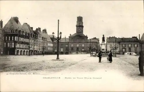 Ak Charleville Mézières Ardennes, Place Ducale, Rathaus